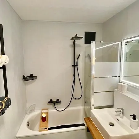 Charmante Im Herzen Von Mit Kostenfreien Parkplatz Appartamento *